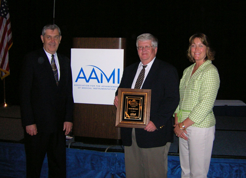 Dave Harrington receiving the 2005 AAMI/ACCE Robert Morris Humanitarian Award.
